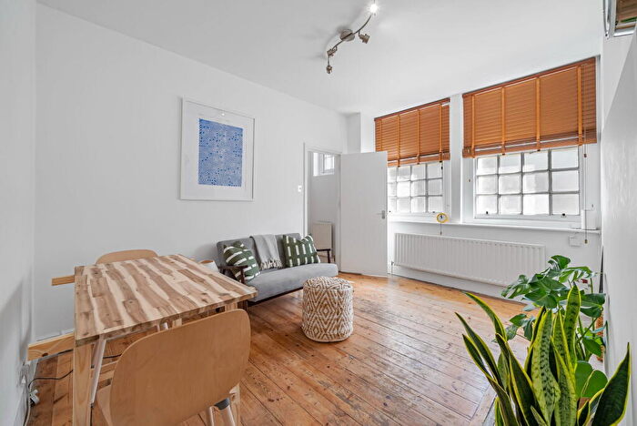 2 Bedroom Flat For Sale In Portland Street, Walworth, SE17