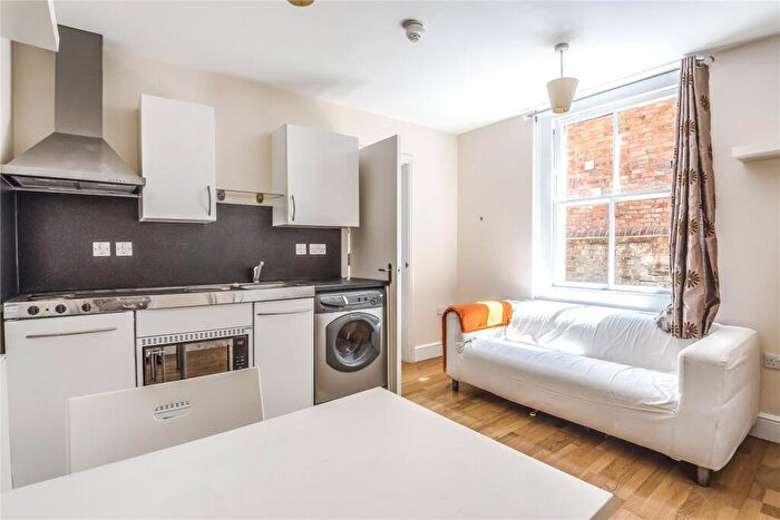 1 Bedroom Apartment To Rent In Banbury Road, Summertown, OX2