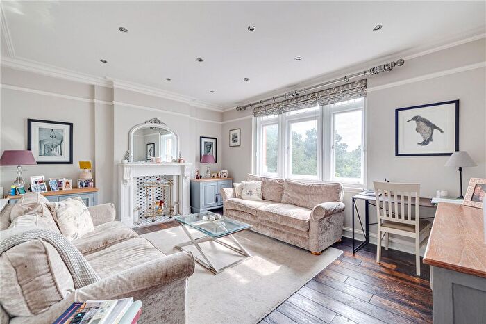 2 Bedroom Flat To Rent In Colehill Gardens, London, SW6