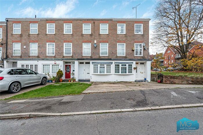 4 Bedroom Terraced House For Sale In Guildown Avenue, Woodside Park, London, N12