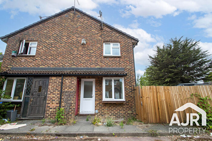 1 Bedroom Terraced House To Rent In London, SE28