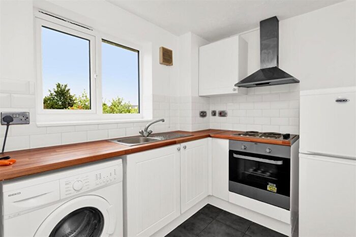 1 Bedroom Flat To Rent In Brindley Close, Wembley, HA0