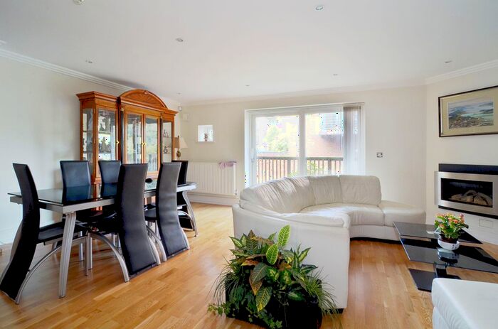 5 Bedroom Terraced House To Rent In Tallow Road, Brentford, TW8