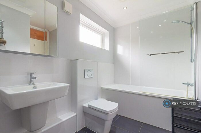 1 Bedroom Flat To Rent In Ferris Road, London, SE22