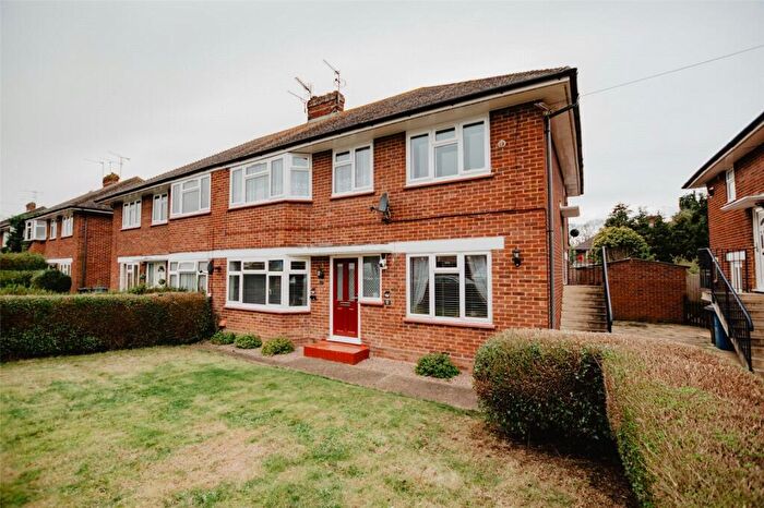 2 Bedroom Apartment To Rent In Bulkeley Avenue, Windsor, Berkshire, SL4
