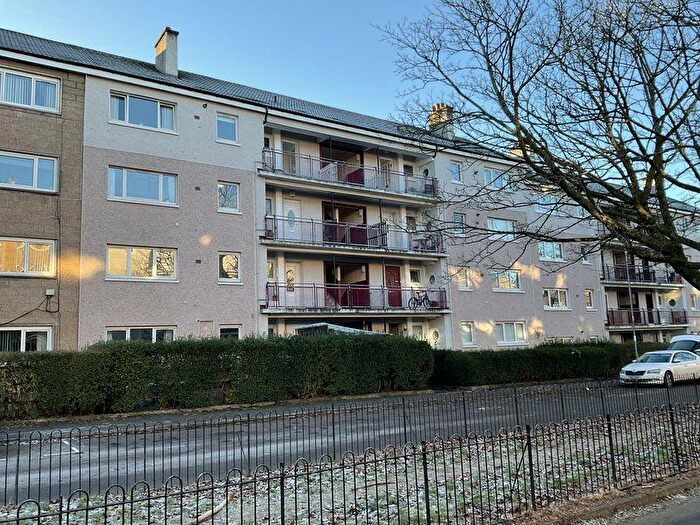 3 Bedroom Flat To Rent In Banchory Avenue, Eastwood, G43