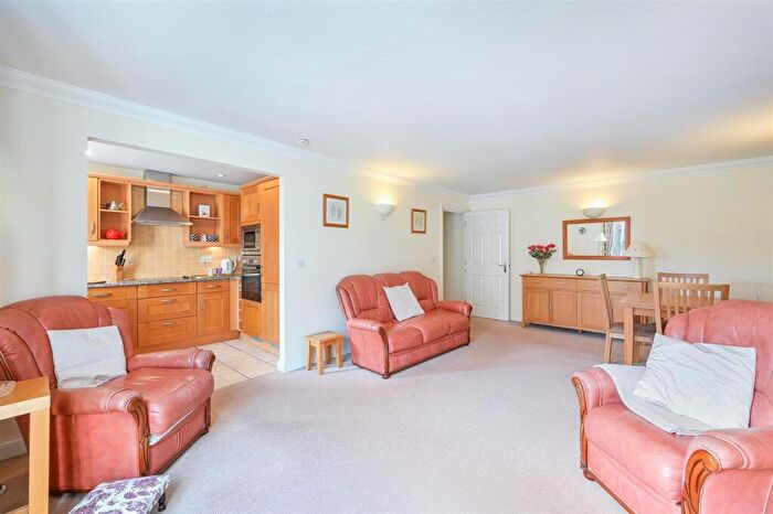 2 Bedroom Apartment For Sale In Wingfield Court, Banstead, SM7