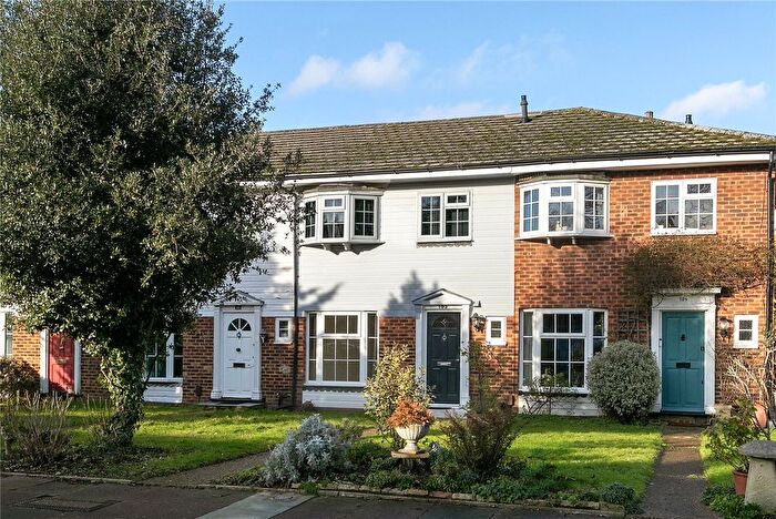 3 Bedroom Terraced House To Rent In Teddington Park Road, Teddington, TW11