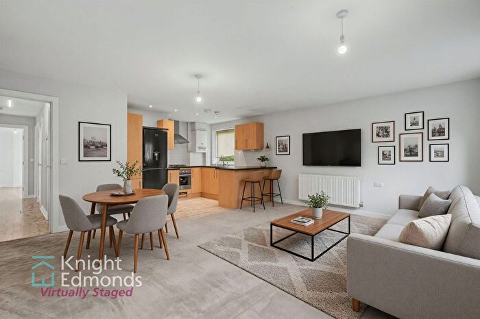 2 Bedroom Flat For Sale In Hughenden Reach, Tovil, ME15