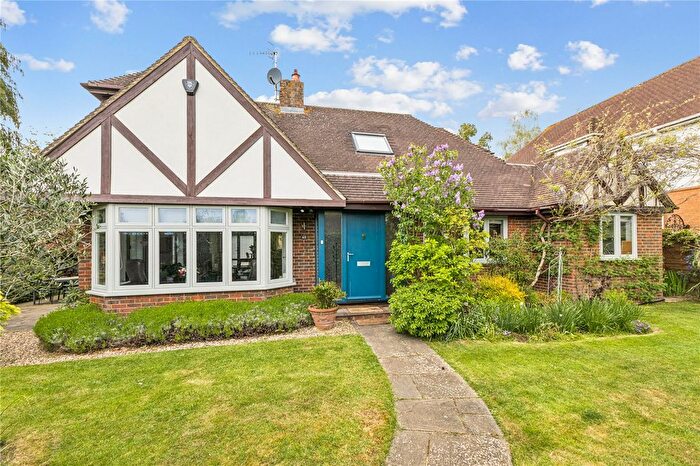 4 Bedroom Detached House For Sale In Charlwood Drive, Oxshott, Leatherhead, Surrey, KT22