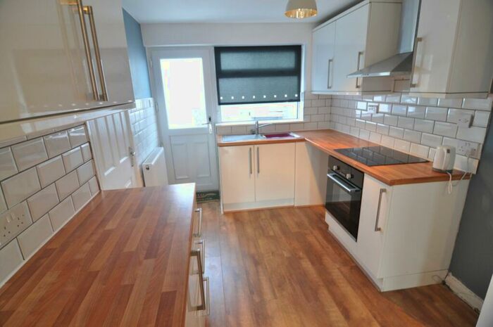 3 Bedroom House To Rent In Highfield Range, Darfield, S73