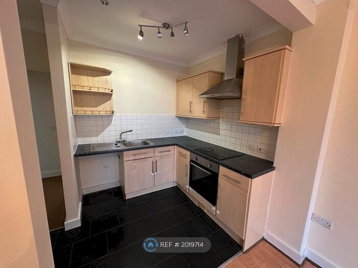 2 Bedroom Flat To Rent In Winchester Road, Southampton, SO16