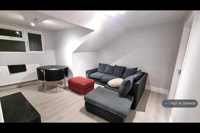 2 Bedroom Flat To Rent In Station Road, London, SE25