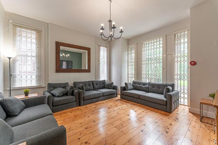 10 Bedroom Terraced House To Rent In A Cromwell Street, Nottingham, NG7