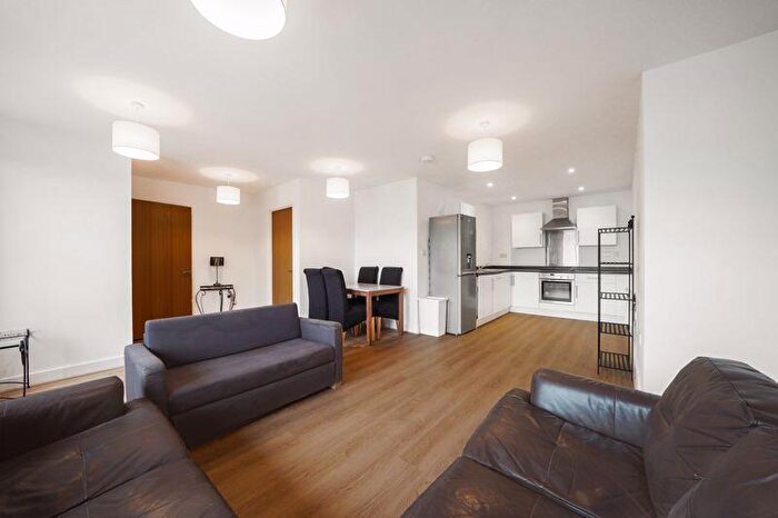 3 Bedroom Apartment To Rent In Brady Street, E1