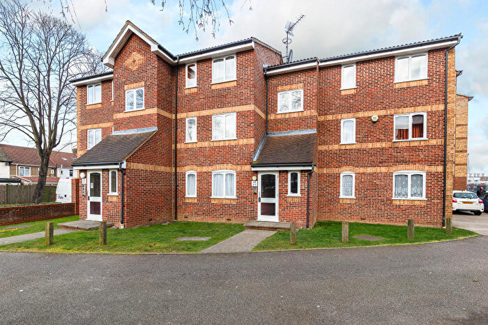 2 Bedroom Flat For Sale In Greenslade Road, Barking, IG11