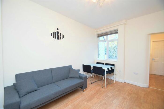 1 Bedroom Flat To Rent In The Broadway, Mill Hill, NW7