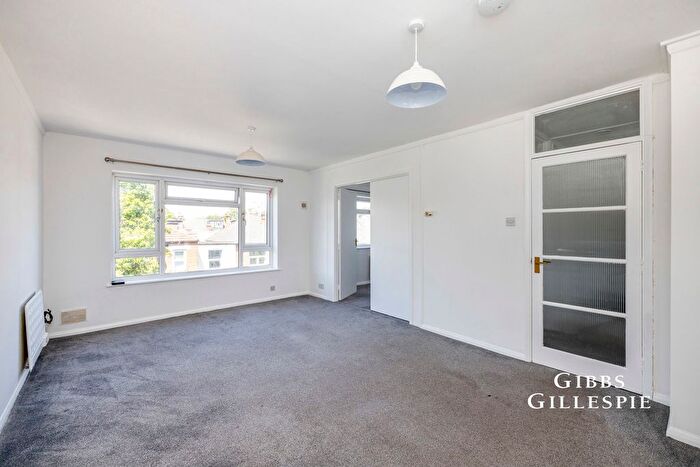 2 Bedroom Flat To Rent In Darwin Road, London, W5