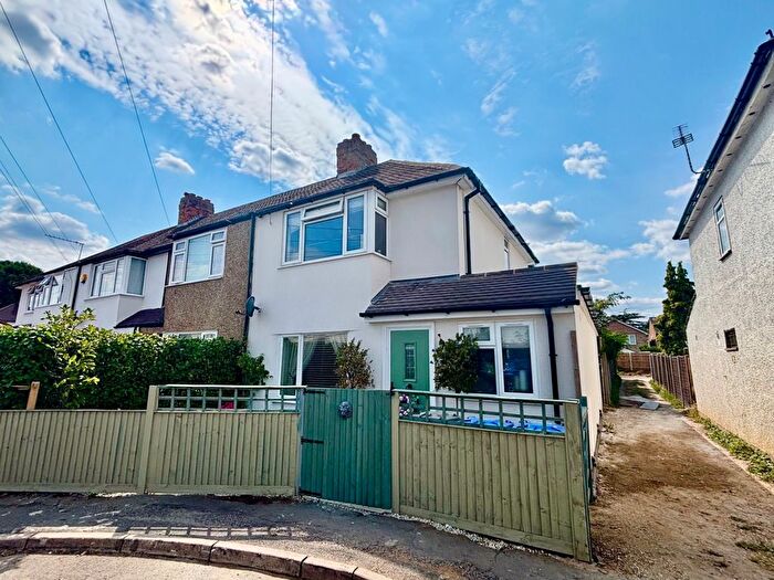 3 Bedroom End Of Terrace House For Sale In Clandon Avenue, Egham, Surrey, TW20