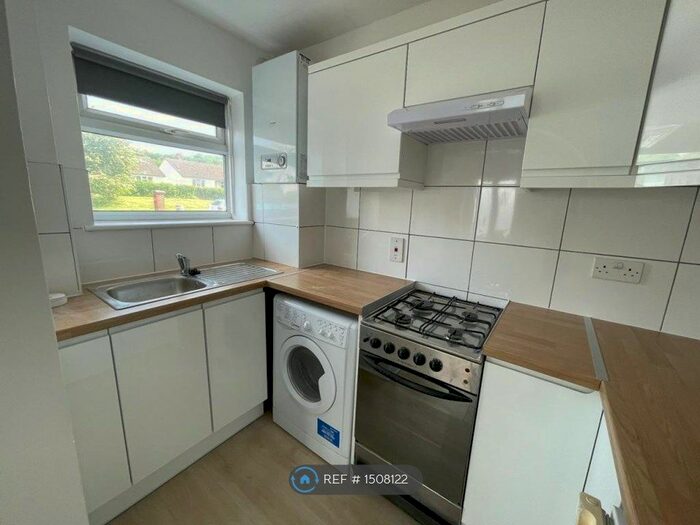 1 Bedroom Flat To Rent In The Meads, Wooburn Green, High Wycombe, HP10