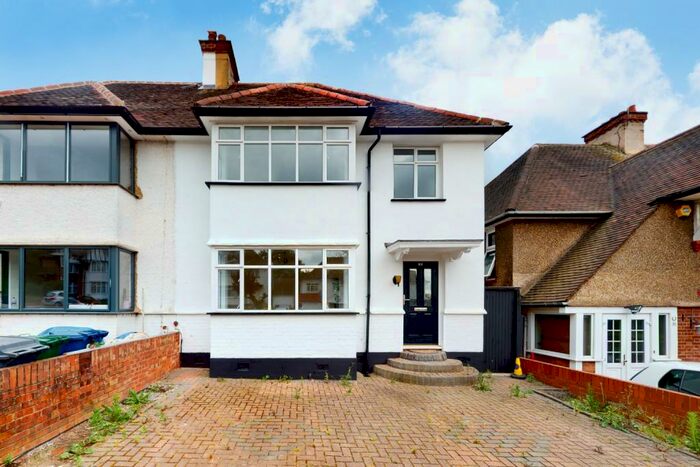 3 Bedroom Semi-Detached House To Rent In Wessex Gardens, Golders Green, NW11