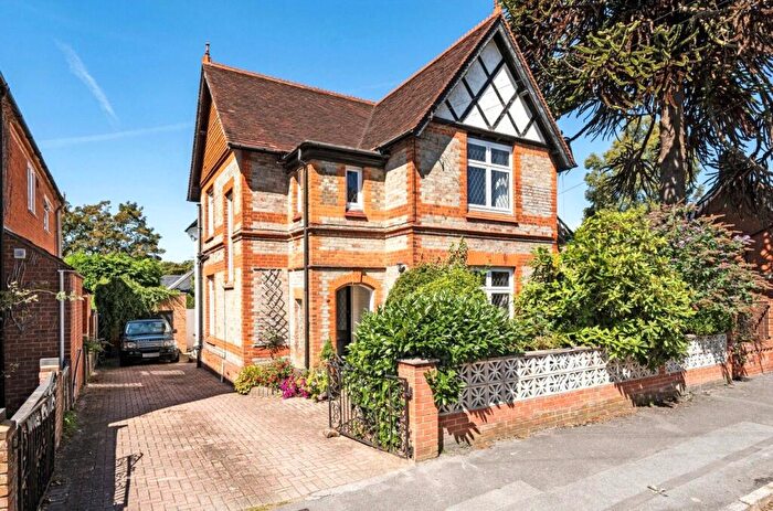 4 Bedroom Detached House For Sale In Forest Road, Crowthorne, Berkshire, RG45