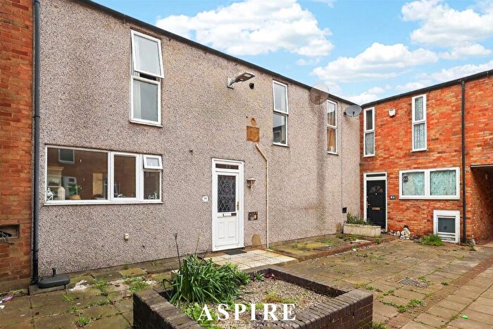 3 Bedroom House For Sale In Sorrel Court, Basildon, SS15