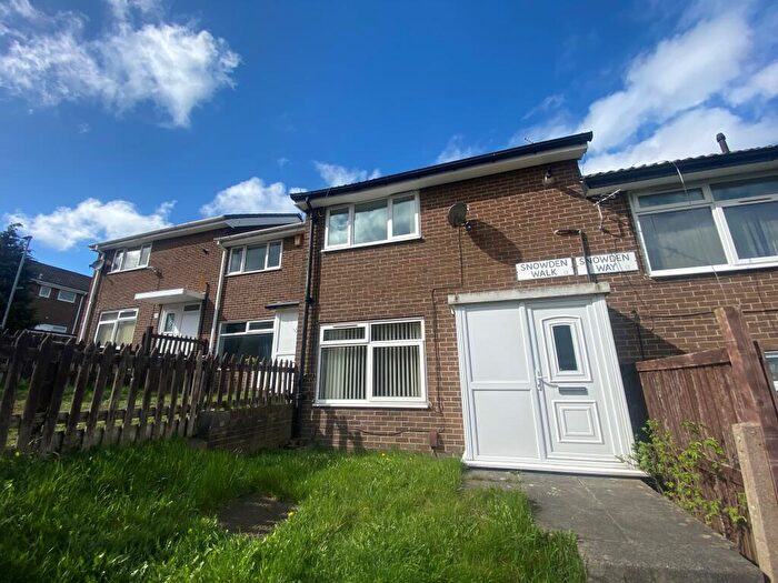2 Bedroom House To Rent In Snowden Walk, Leeds, LS13