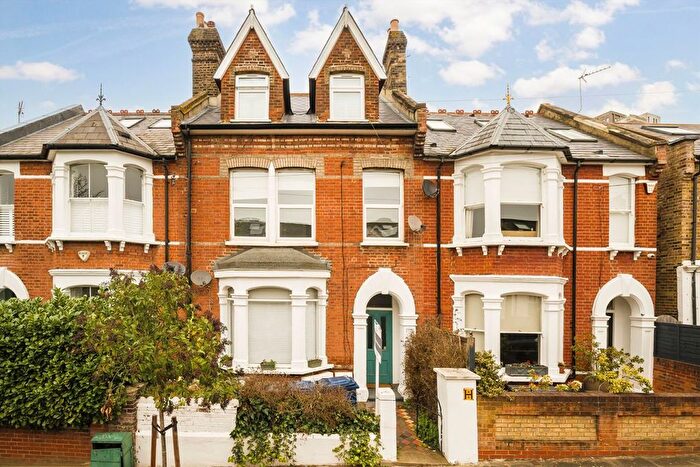 2 Bedroom Flat For Sale In Brougham Road, Acton, W3
