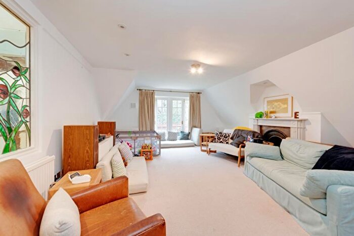 3 Bedroom Flat To Rent In Redington Road, Hampstead, NW3