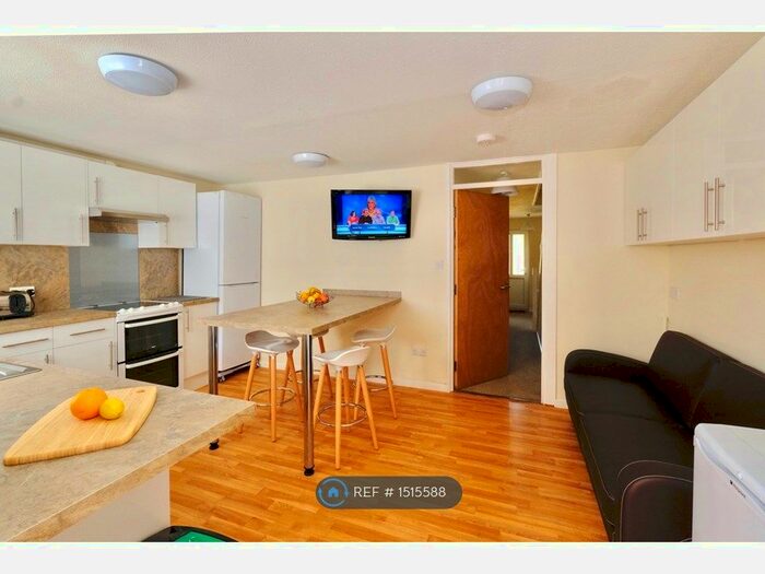 4 Bedroom Terraced House To Rent In Millfield Close, Chichester, PO19