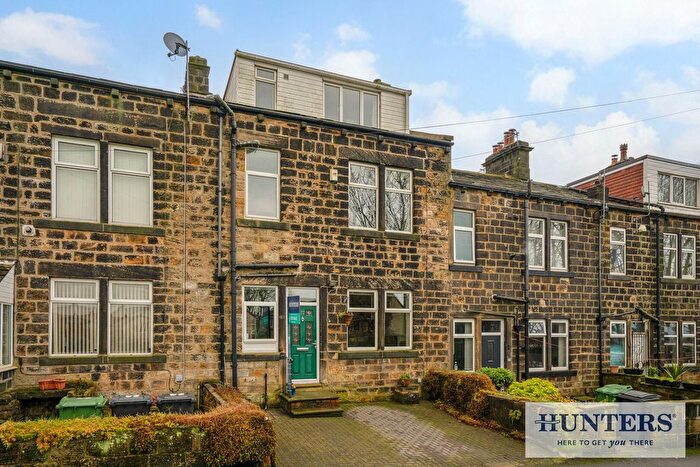 4 Bedroom Terraced House For Sale In Hawthorn Crescent, Yeadon, Leeds, LS19