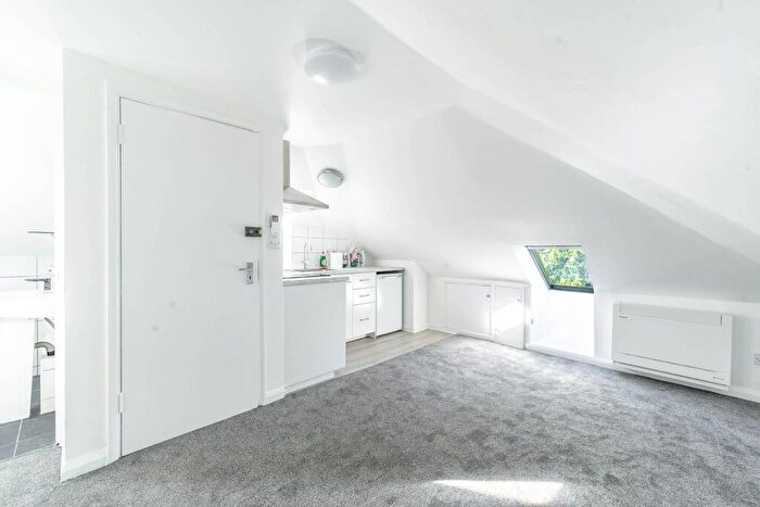 1 Bedroom Flat To Rent In Devonshire Road, Hatch End, Pinner, HA5