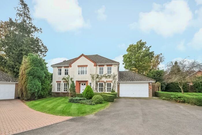 5 Bedroom Detached House To Rent In Nevelle Close, Binfield, RG42