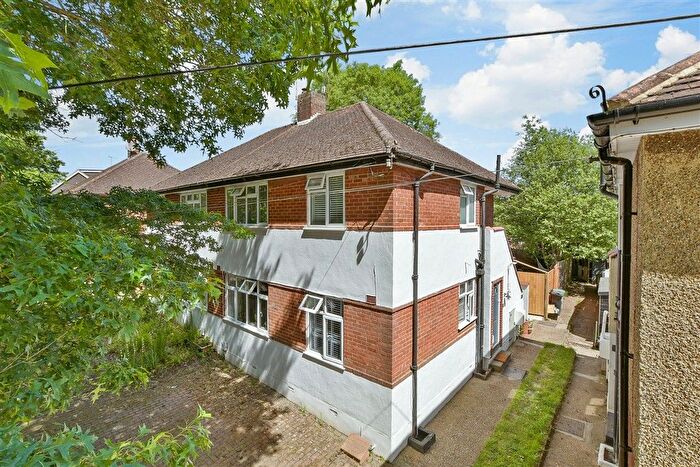 3 Bedroom Maisonette For Sale In Kingsley Grove, Reigate, Surrey, RH2