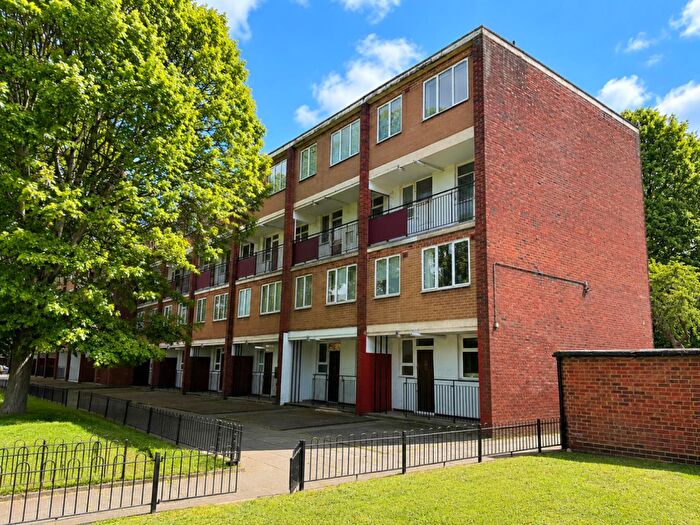 3 Bedroom Flat For Sale In Stepney Way, London, E1