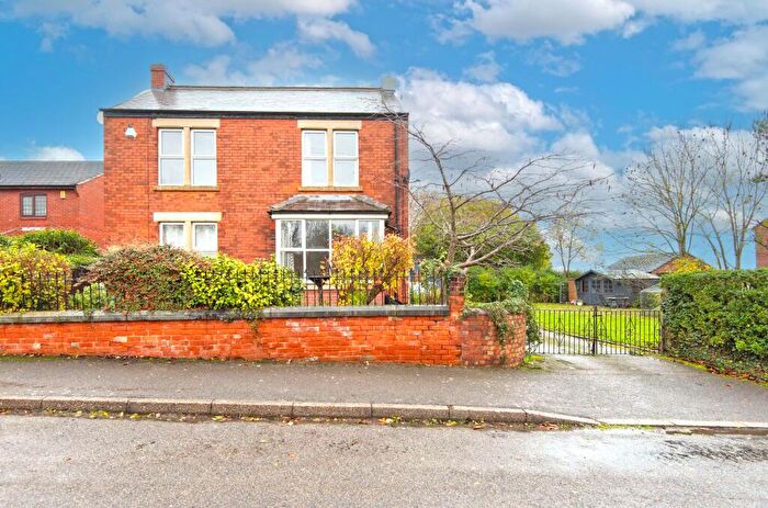 3 Bedroom Property For Sale In Dark Lane, Calow, S44