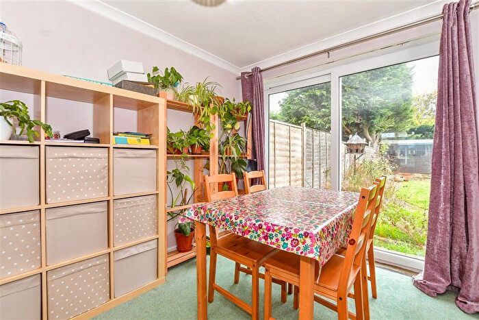 3 Bedroom Semi-Detached House For Sale In Willow Crescent, Five Oak Green, Kent, TN12