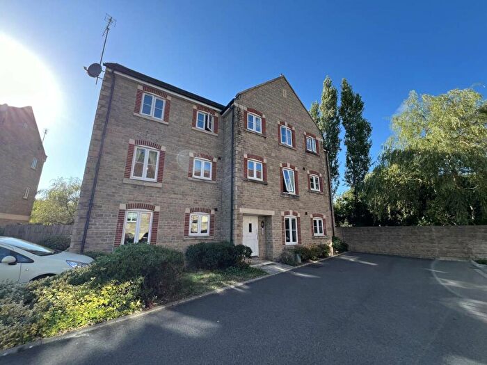2 Bedroom Flat To Rent In Harris Close, Frome, Somerset, BA11