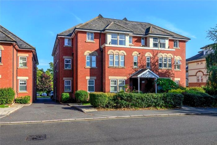2 Bedroom Apartment To Rent In Woking, GU22
