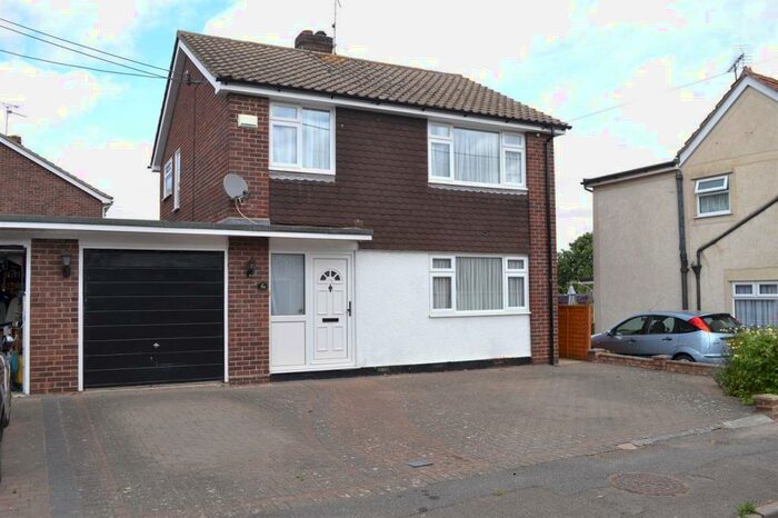 3 Bedroom Link Detached House To Rent In Back Road, Writtle, Chelmsford, CM1