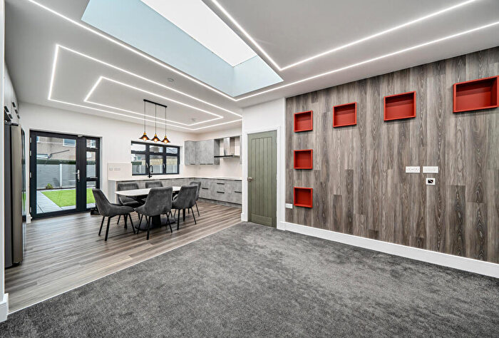 5 Bedroom End Of Terrace House For Sale In Malvern Gardens, Harrow, HA3