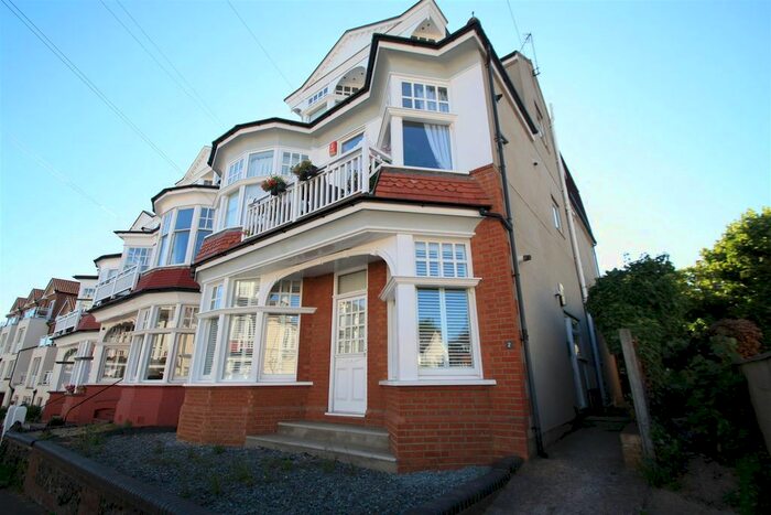 2 Bedroom Flat To Rent In Palmeira Avenue, Westcliff-On-Sea, SS0