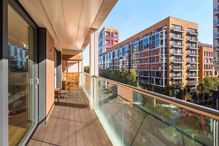 2 Bedroom Flat For Sale In Roseberry Place, London, E8