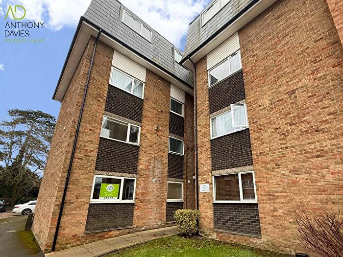 1 Bedroom Flat To Rent In Lampits, Hoddesdon, EN11
