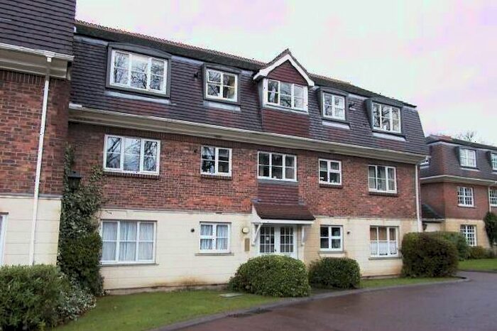 1 Bedroom Flat To Rent In Greenacres, Horsham, RH12