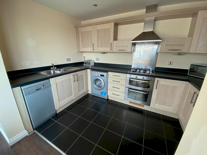 3 Bedroom Flat To Rent In Watkin Road, Leicester LE2