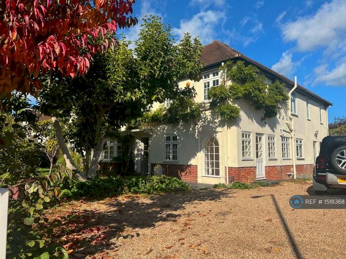 7 Bedroom Detached House To Rent In Horton Road, Datchet, SL3