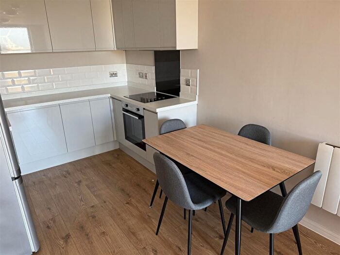 2 Bedroom Flat To Rent In Jesse Hartley Way, Liverpool, L3
