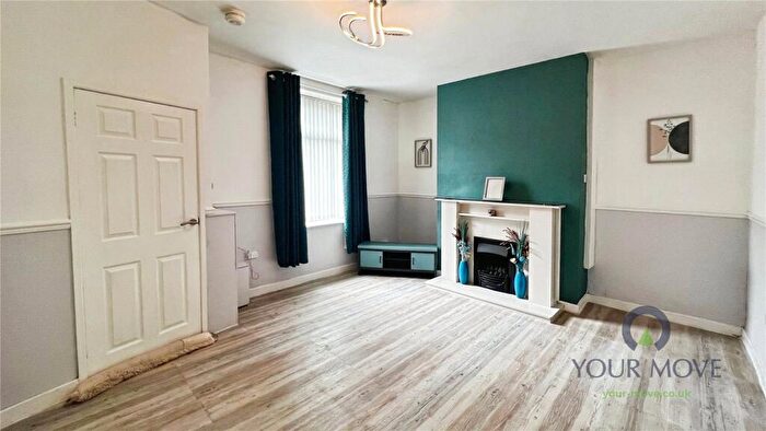 2 Bedroom End Of Terrace House To Rent In Oldham Road, Shaw, Oldham, Greater Manchester, OL2